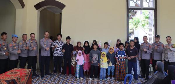 Sentuh Dunia Pendidikan, Polres Kebumen Salurkan Tas dan Perlengkapan Sekolah untuk Pelajar