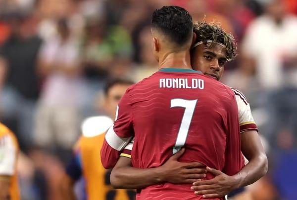 Cristiano Ronaldo Nangis di Pelukan Lamine Yamal, Tutup Karier Tanpa Trofi Piala Dunia