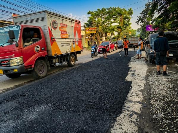Respons Keluhan Warga, Wali Kota Agustina Pastikan Perbaikan Jalan Kalipancur Terus Dilakukan