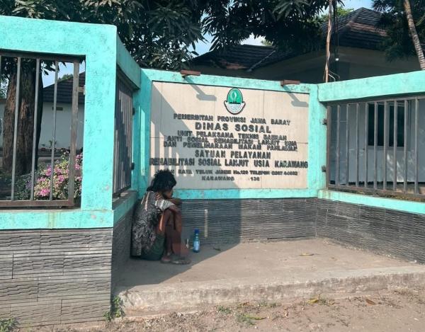 Sempat Viral, Pria Diduga ODGJ yang Terlantar di Depan Panti Sosial Karawang Kabur Saat Dievakuasi