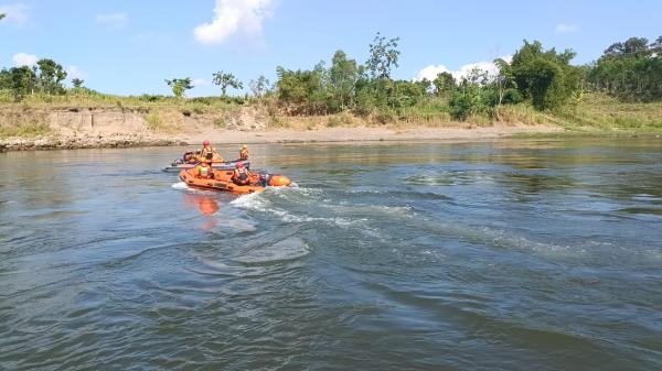Pemancing Asal Tulungagung Hilang Diduga Terseret Arus Sungai Brantas, Tim SAR Lakukan Pencarian