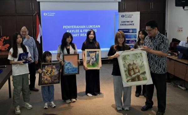 Bikin Haru! Mantan Pasien Ajak 6 Seniman Muda Surabaya Sumbangkan Lukisan untuk Anak-anak di RS