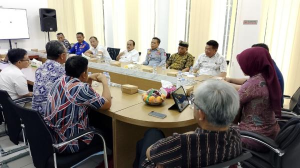 Jeje: Jangan Hanya Rapat! Sebulan Kapal Batu Bara Kandas Belum Ditangani, Bupati Pilih Bungkam