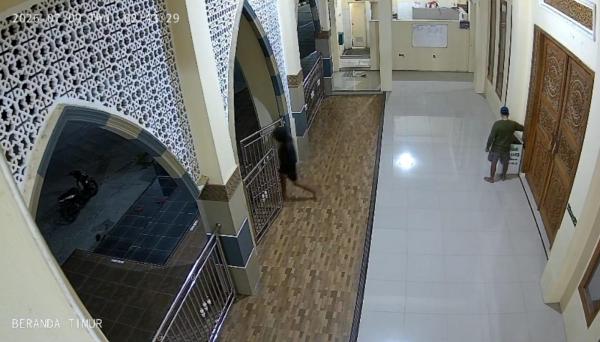 Infak Jamaah Raib Jelang Subuh, Tiga Kotak Amal Masjid di Kaliwungu Selatan Dibobol