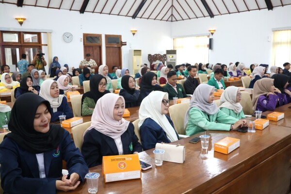 Ratusan Mahasiswa Berkumpul di Gedung Pemkab Bojonegoro, Cerita Mereka soal Beasiswa Jadi Perhatian