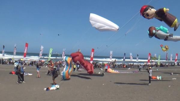 Jogja International Kite Festival 2026 Meriah, Pelayang dari 17 Negara Ramaikan Pantai Parangkusumo