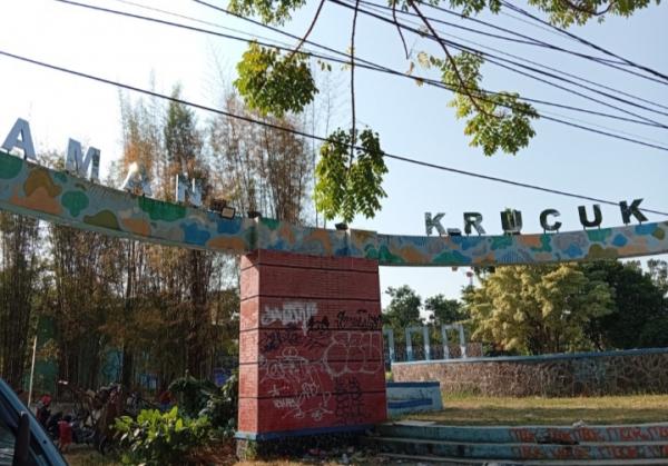 Ironis! Taman Krucuk Milik Pemprov Jabar di Samping Kantor Gubernur Jadi Kumuh, Bau Sampah dan Gelap