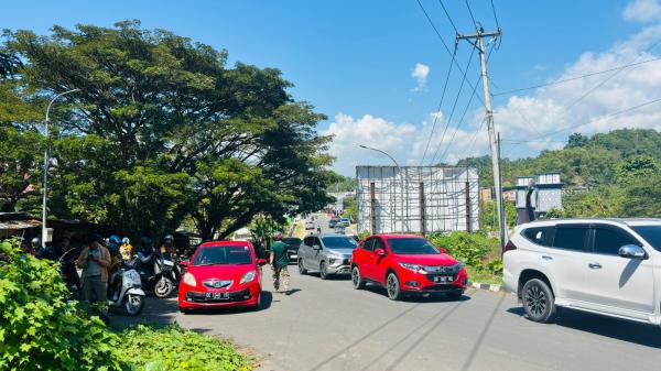 Gerbang Kantor Gubernur Ditutup akibat Demo Aktivis Botteng, ASN Terjebak Tak Bisa Keluar-Masuk