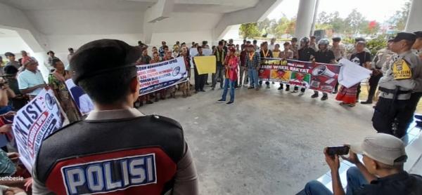 Aliansi Mahasiswa dan Keluarga dr Icha Datangi DPRD TTU, Desak Sidang Kode Etik Digelar Transparan