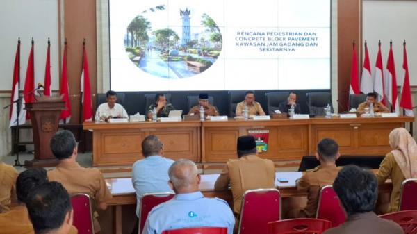 Pemkot Bukittinggi Tata Kawasan Jam Gadang dan Panorama Demi Kenyamanan Pejalan Kaki