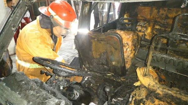Mobil Carry Terbakar di Jombang saat Pemilik Menyalakan Mesin, Sampai Hangus Begini