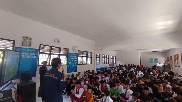 Siswa Baru SMP di Lereng Gunung Raung Dapat Edukasi Mitigasi Bencana, Begini Bekal yang Diberikan