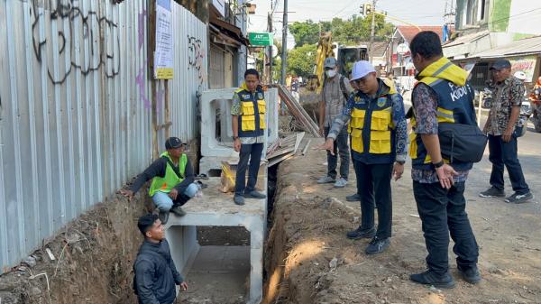 PUPR Kudus Bangun Drainase Jalan Wahid Hasyim untuk Kurangi Genangan di Musim Hujan