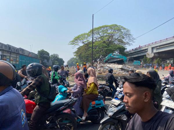 152 Bangunan Liar di Sekitar Stasiun Cikampek Dibongkar, Bakal Disulap Jadi Kawasan Modern