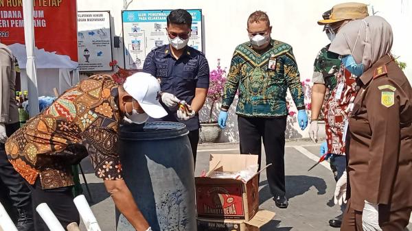 Kejari Pemalang Musnahkan Barang Bukti 52 Perkara, Sabu, Ganja hingga Ribuan Pil Dimusnahkan