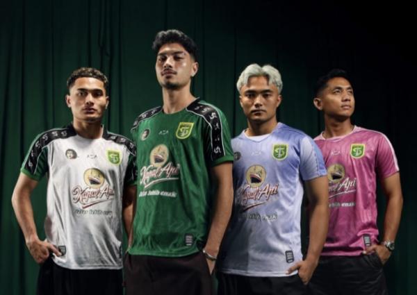 Persebaya Luncurkan Jersey Pramusim, Tribute untuk Legenda Eri Irianto yang Bikin Bonek Haru