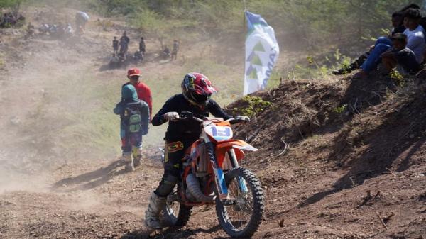 325 Rider Meriahkan Wirasakti Trail Adventure 2026 di Kupang Diselingi Baksos