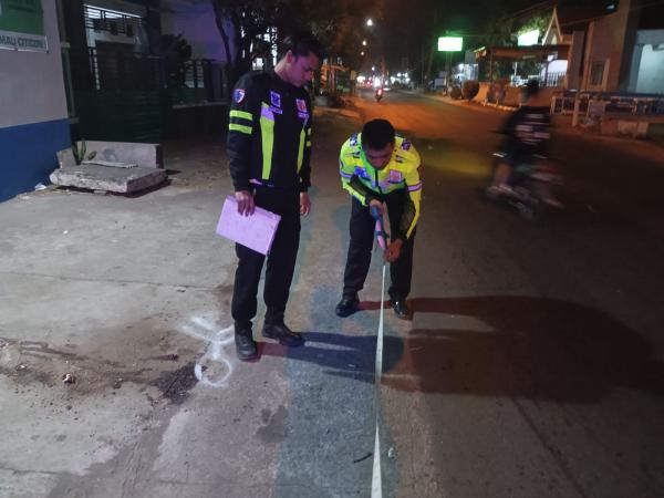 Kecelakan Adu Banteng Megapro Dengan CB di Jombang, Penumpang Tewas di Kolong Truk