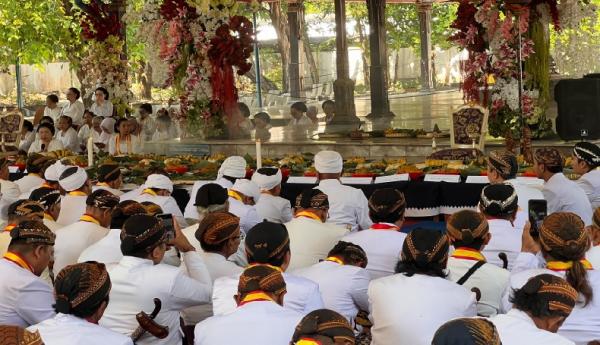 Suasana Sakral Selimuti Wilujengan Kholdalem ke-393 Sultan Agung di Keraton Surakarta