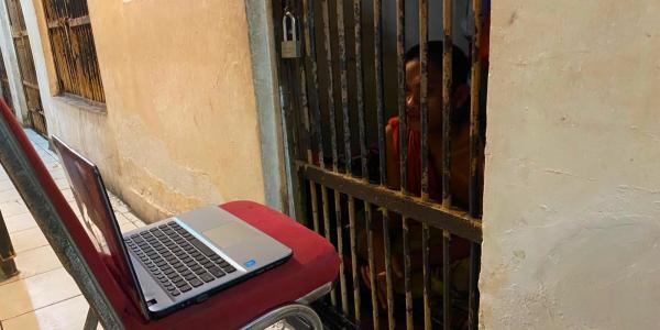 Humanis, Polresta Mamuju Fasilitasi Tahanan Nobar Final Piala Dunia Lewat Layar Laptop di Depan Sel