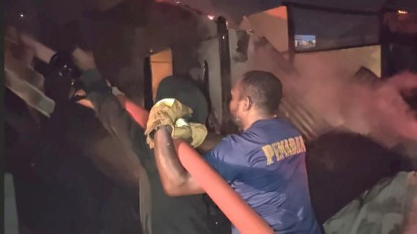 Kebakaran Hebat Landa Kawasan Padat Penduduk di Kota Sorong, Belasan Rumah Warga Ludes Terbakar