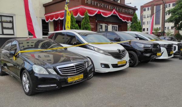 Polda Jabar Sita Mobil Mewah Milik Bandar Judi Online di 3 Kota, dari Alphard hingga Mercedes-Benz