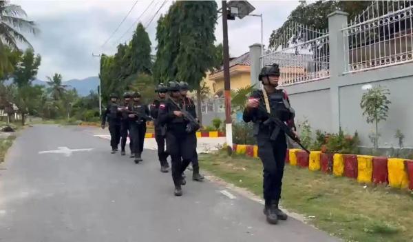TNI-Polri Masih Siaga di Lokasi Bentrok Narasaosina-Waiburak, Patroli Cegah Konflik Susulan