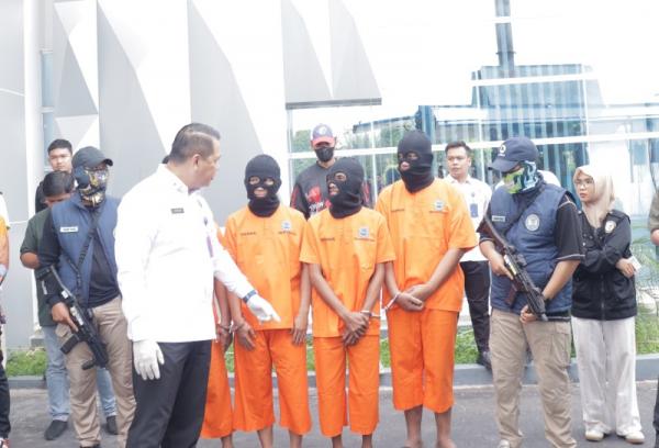 Cegat Mobil Wuling di Rumbai, BNNP Riau Gagalkan Penyelundupan Sabu 10,9 Kg