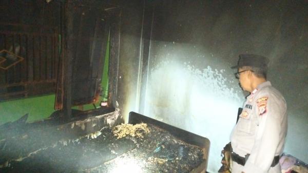 Diduga Kesal Tak Diberi Rp15 Juta, Pria di Bantul Bakar Rumah Orang Tua, Bhabinkamtibmas Terluka
