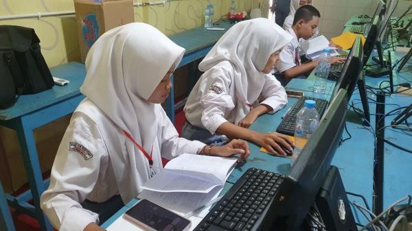 UGM Latih Siswa SMK di Surabaya Kuasai ERP, Siap Bantu UMKM Naik Kelas