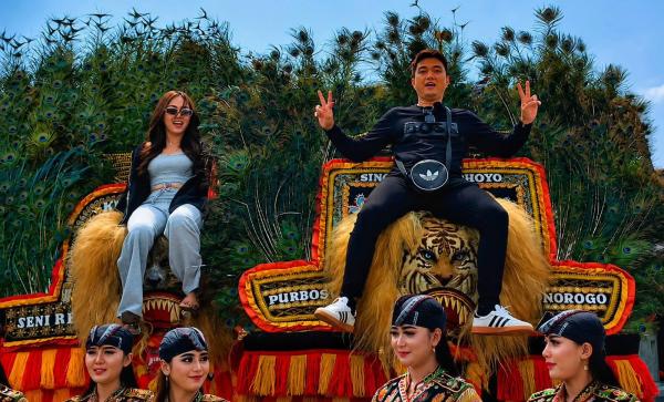 Warga Ponorogo Heboh, Artis Viral Aldi Taher Naik Reog dan Lisa Mariana Sebar Body Care