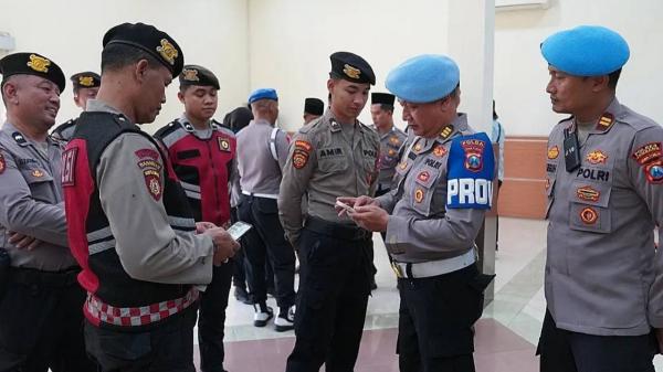 Begini Cara Polda Jatim Cegah Pelanggaran Personel Polres Jombang, Periksa Senpi hingga HP Pribadi