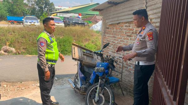 Nyalip di Tikungan, Pemotor asal Tanggamus Tewas Tabrak Truk Pasir