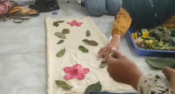 Dari Daun Jadi Cuan, Ibu-Ibu di Cilegon Belajar Ecoprint untuk Tambah Penghasilan