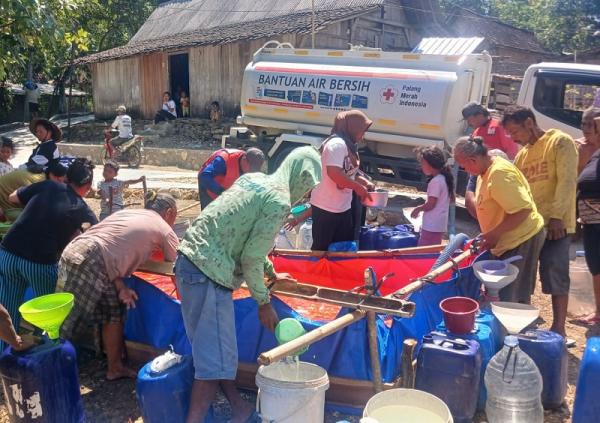 Misi Kemanusian di Musim Kemarau, PMI Grobogan Telah Salurkan 145 Ribu Liter Air Bersih ke 19 Desa