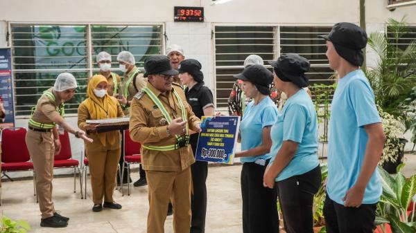 Pemkot Salatiga Salurkan BLT DBHCHT Tahap II untuk 393 Buruh Pabrik Rokok