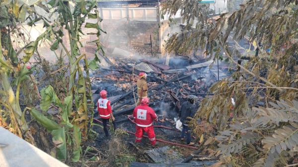 Kebakaran Hebat Hanguskan Tempat Produksi Furniture di Banyuurip Purworejo