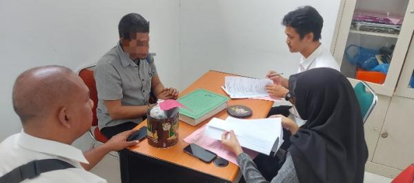 Polres Pidie Jaya Limpahkan Tersangka Kasus Ganja 75 Gram ke Kejari