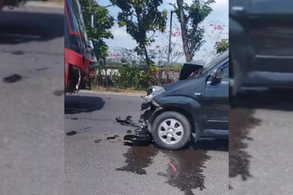 Bus Adu Banteng dengan Avanza di Jalan Bojonegoro-Babat, Begini Kronologinya
