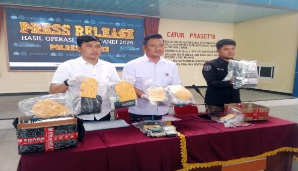 Satresnarkoba Polres Sragen Bongkar Jaringan Sabu, 5 Tersangka dan 5.000 Butir Obat Keras Diamankan