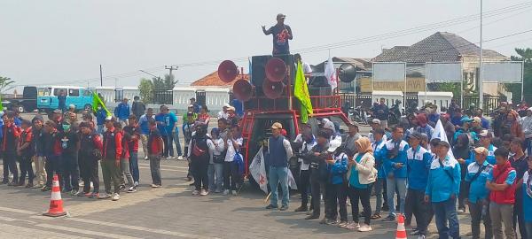 Koalisi Tujuh Serikat Buruh Gelar Aksi di Gedung Dewan, Ini Tanggapan Ketua Komisi IV DPRD KBB