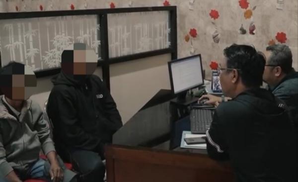 Viral Lewat DM, Dua Petugas DLH Surabaya Ketahuan Pungli PKL di Tugu Pahlawan