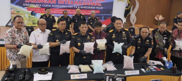 Pilot Maskapai Asing Diduga Selundupkan 70 Ribu Butir Ekstasi ke RI, Positif Tiga Jenis Narkoba