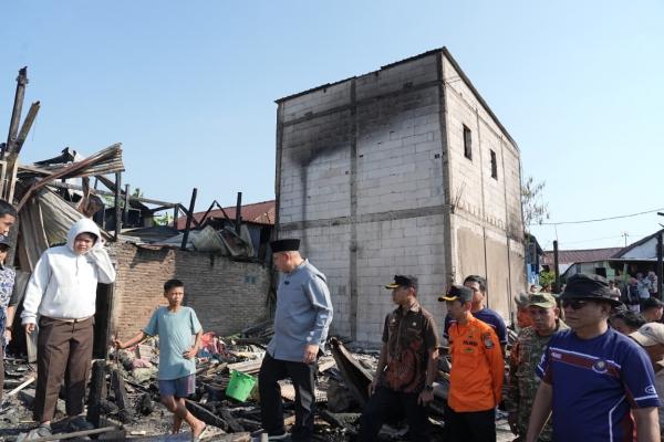 Tinjau Kebakaran 50 Rumah di Tallo, Wali Kota Imbau Warga Waspada Listrik di Musim Kemarau