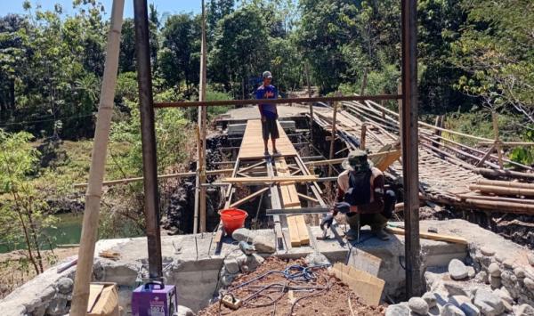 Kodim Gowa Kebut Dua Pembangunan Jembatan Gantung di Manuju dan Bungaya Tembus 65 Persen