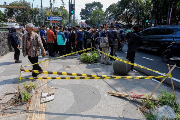 Pemkot Bandung Usut Kasus Penebangan Pohon Jalan Riau, Perizinan Usaha Ikut Diperiksa