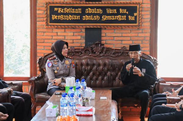 Silaturahmi ke Padepokan, Kapolres Bojonegoro Ajak PSHT Perkuat Kerukunan Antarperguruan Silat