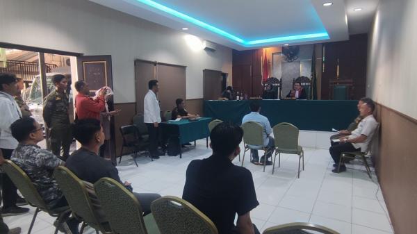 Tiga Pemilik Toko Miras Disidang Tipiring, Hakim Minta Satpol PP Tak Tebang Pilih