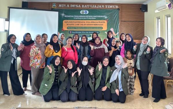 Tim Pengabdian Masyarakat FITKes Unjani Gelar Edukasi Prenatal Yoga ke Ibu Hamil