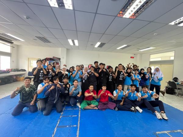 Mahasiswa KKN Internasional Unigoro Perkenalkan Pencak Silat di Thaksin University Thailand